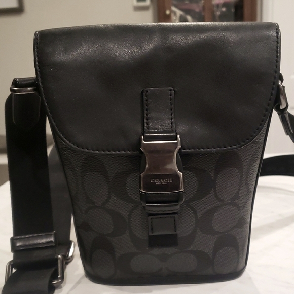 Coach Signature Unisex Black Leather Messenger Crossbody Bag Small Size - Picture 1 of 10